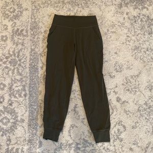 Lululemon army green joggers size 6